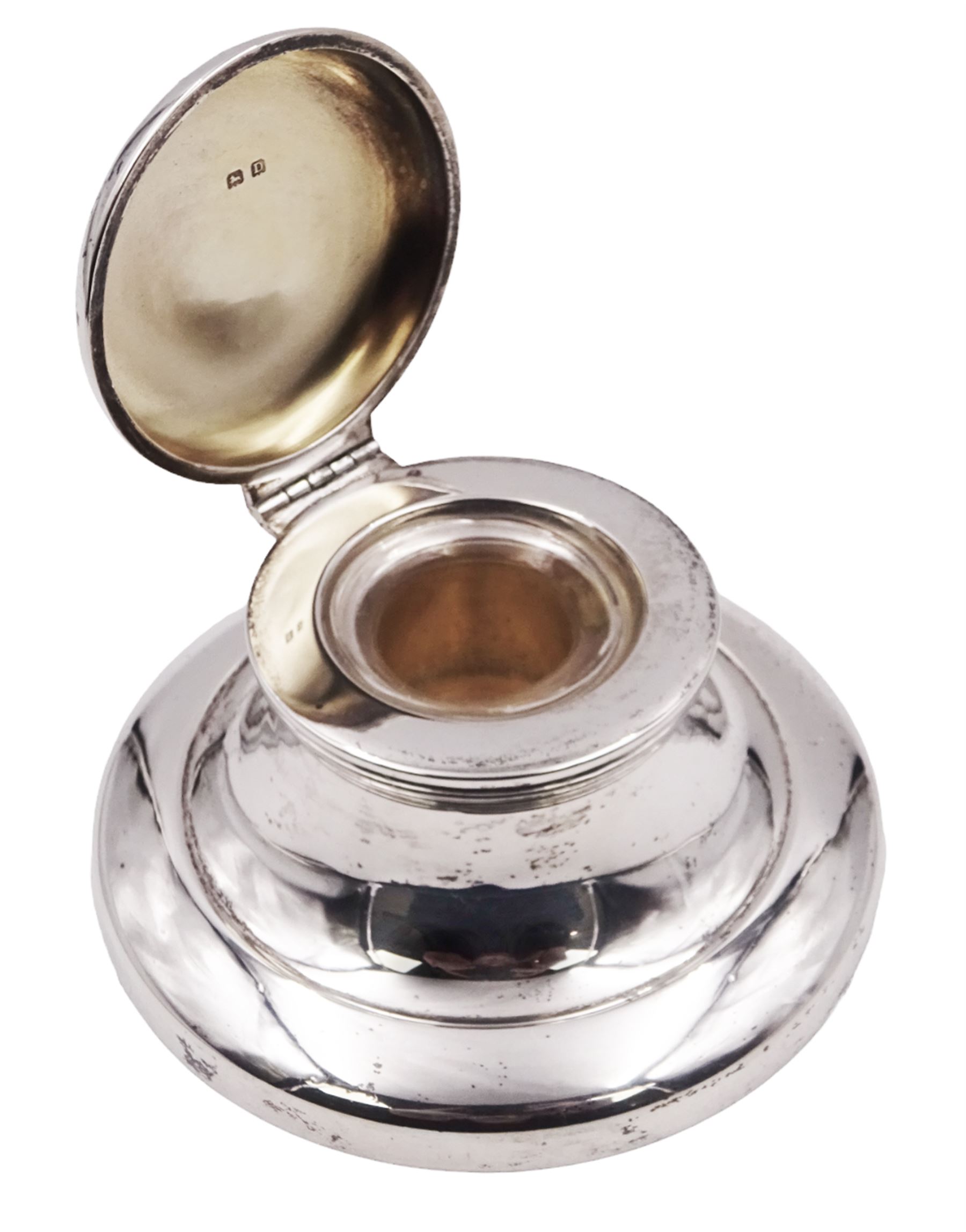 1920's silver mounted capstan inkwell, of typical plain form, the hinged cover lifting to reveal a gilt interior and removable clear glass inkwell, hallmarked Mappin & Webb Ltd, Birmingham 1928, H5cm base D10cm