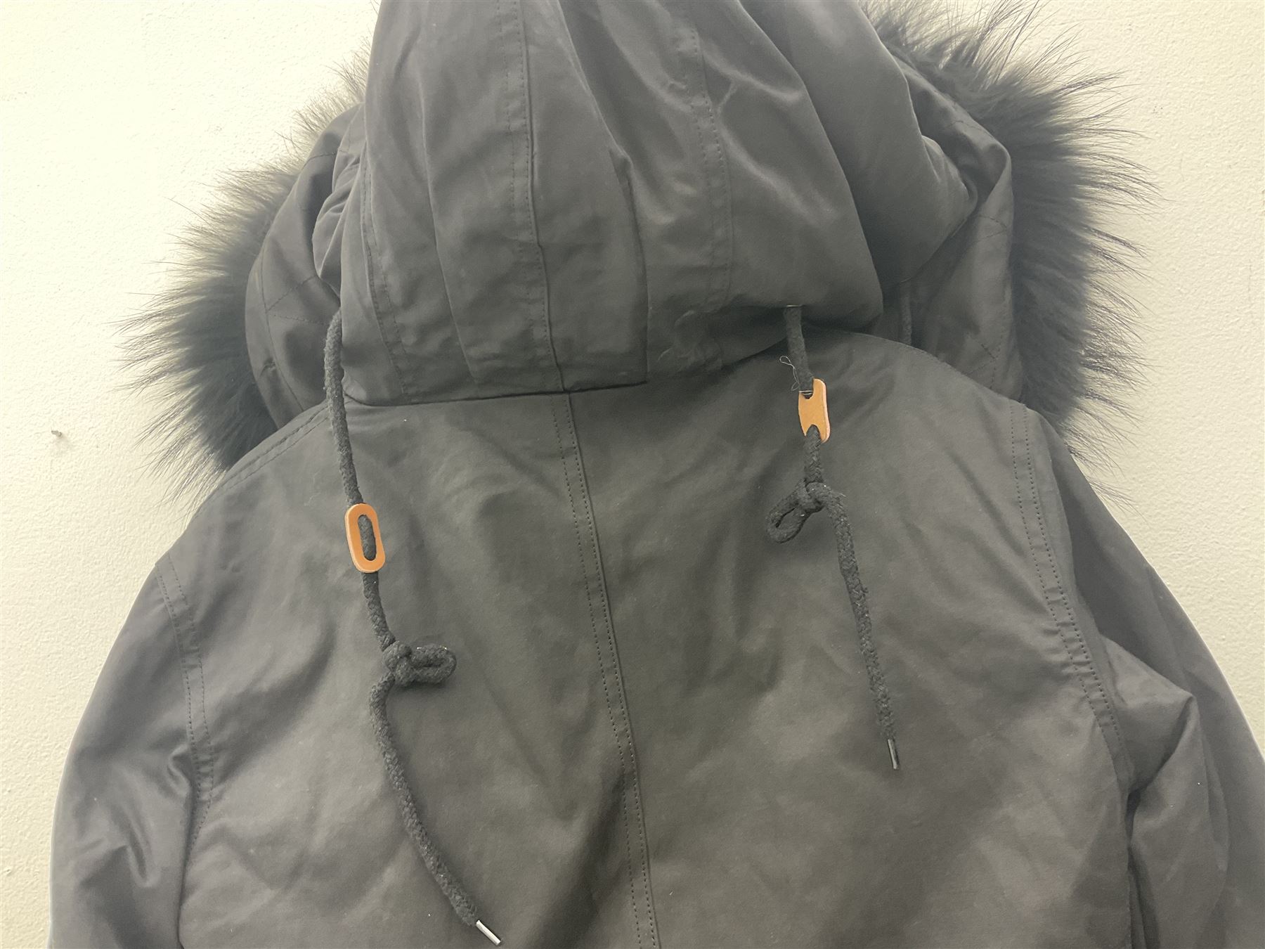 Posh Poms black raccoon fur collar parka coat lined with fur, new, unused 