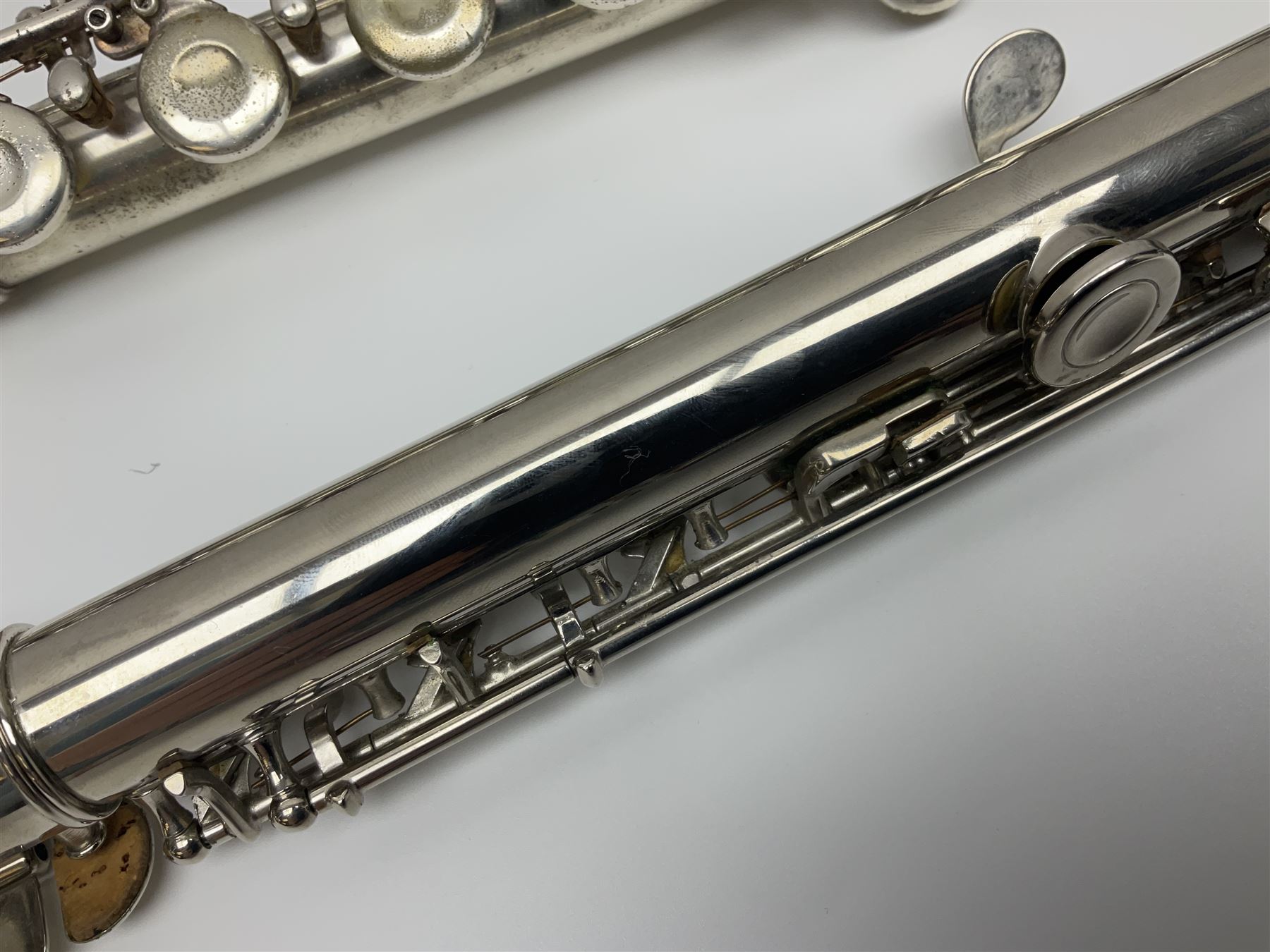Boosey & Hawkes London Regent three-piece flute, serial no.345447; in B&H Bandhite hard carrying case; and Deg Music Company Inc. USA Claudel Model three-piece flute, serial no.491718, in hard carrying case (2)