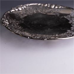Mid 20th century silver dish, of circular form with pierced fruiting vine decoration, hallmarked Sheffield 1964, maker's mark SJR, D20.5cm