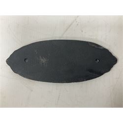 Cast iron oval sign 'Secret Garden' L17cm
