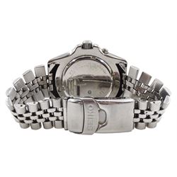 Seiko Kinetic divers 200m stainless steel wristwatch, ref. 5M62-0A10 with day-date aperture, on original bracelet