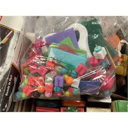 Large quantity of modern toys to include Matchbox Chopper Chase, Nikko battery control airplane, small amounts of K’nex, Meccano, playing cards to include Yu-Gi-Oh cards, keyrings etc in three boxes 