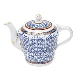 18th century Worcester 'Blue Lily' or 'Royal Lily' pattern tea and coffee service comprising twelve tea cups, twelve coffee cups, twelve saucers, tea pot, milk jug, sugar bowl, slop bowl and pair of plates, filled in crescent marks
