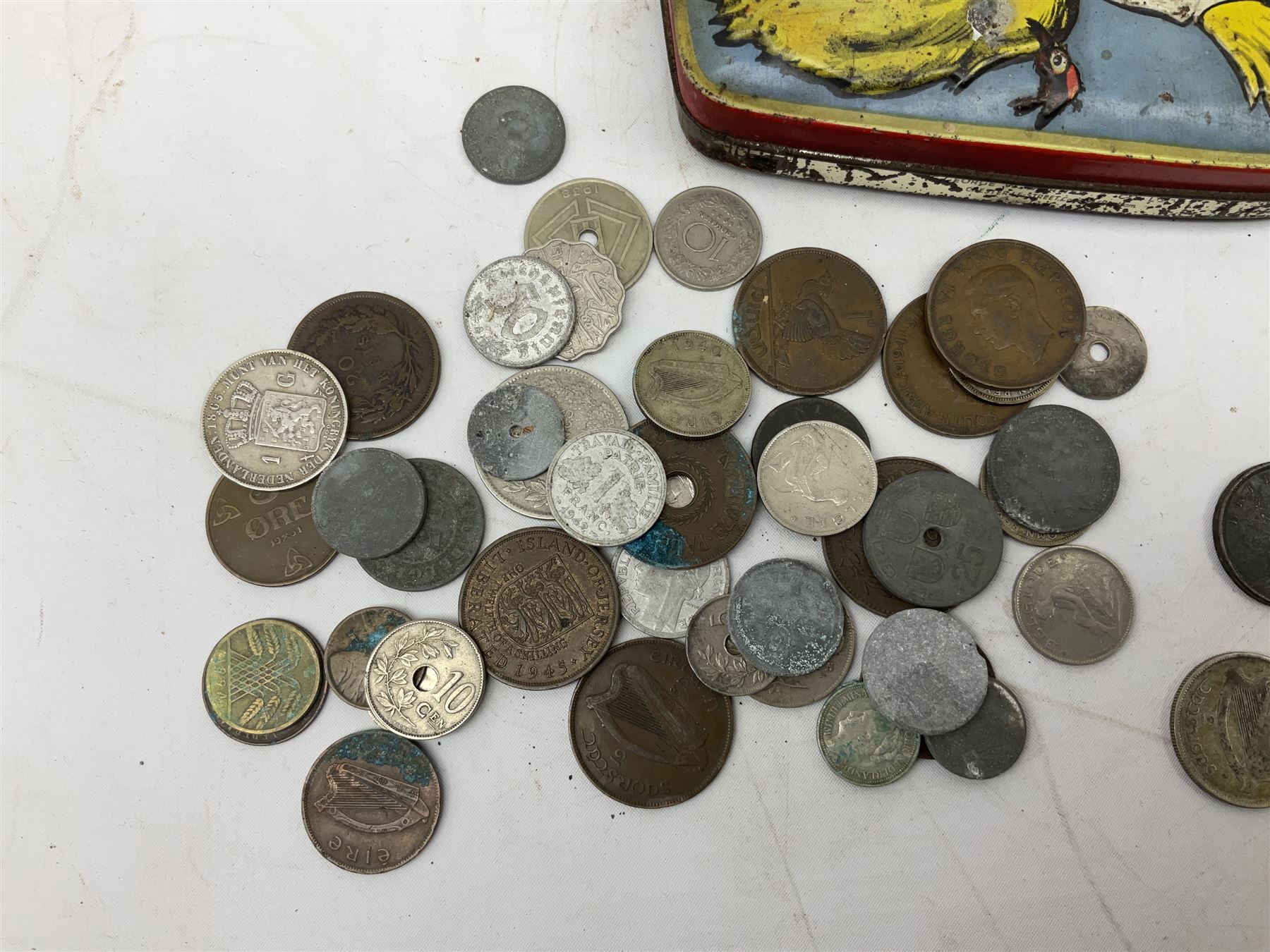Collection of bank notes and coins, to include Irish 1928 floren, King George V 1931 shilling, cartwheel penny, Coins, stamps and miscellaneous collectibles, including Royal Life Saving Society medal, brooches, commemorative crowns etc
