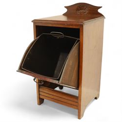 19th century mahogany coal scuttle, shaped raised back carved with shell fan motif, swing front enclosing original removable metal liner with handle, panelled front with cast drop handle, over slatted undertier (H 65cm, W 33cm, D 34cm)
Early 20th century mahogany magazine table, rectangular top and undertier decorated with gilt foliate and scroll marquetry, shaped pierced side rails forming magazine divisions, on square tapering supports (H 70cm, W 71cm, D 45cm)