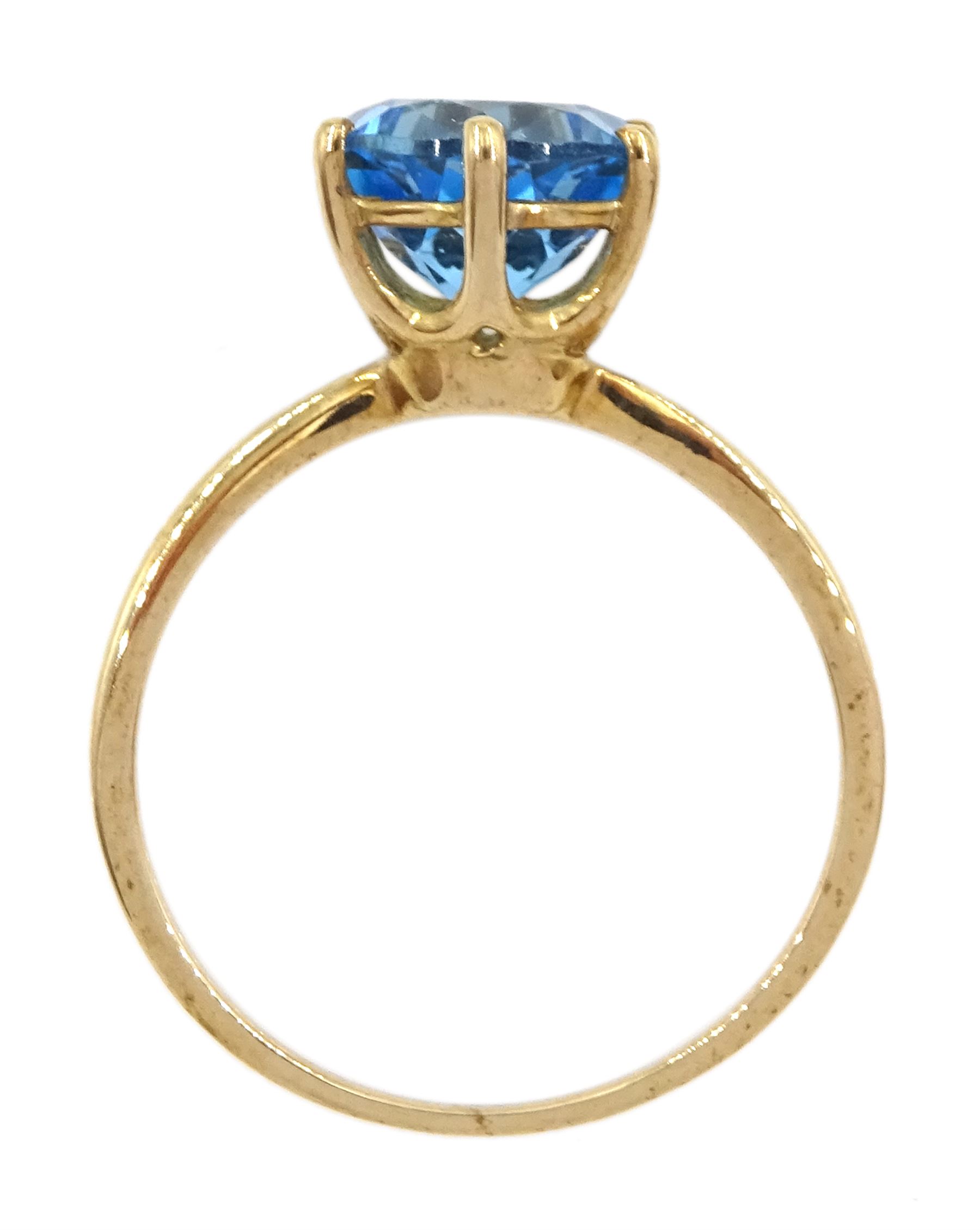 9ct gold single stone round cut Swiss blue topaz ring, hallmarked, topaz approx 3.45 carat