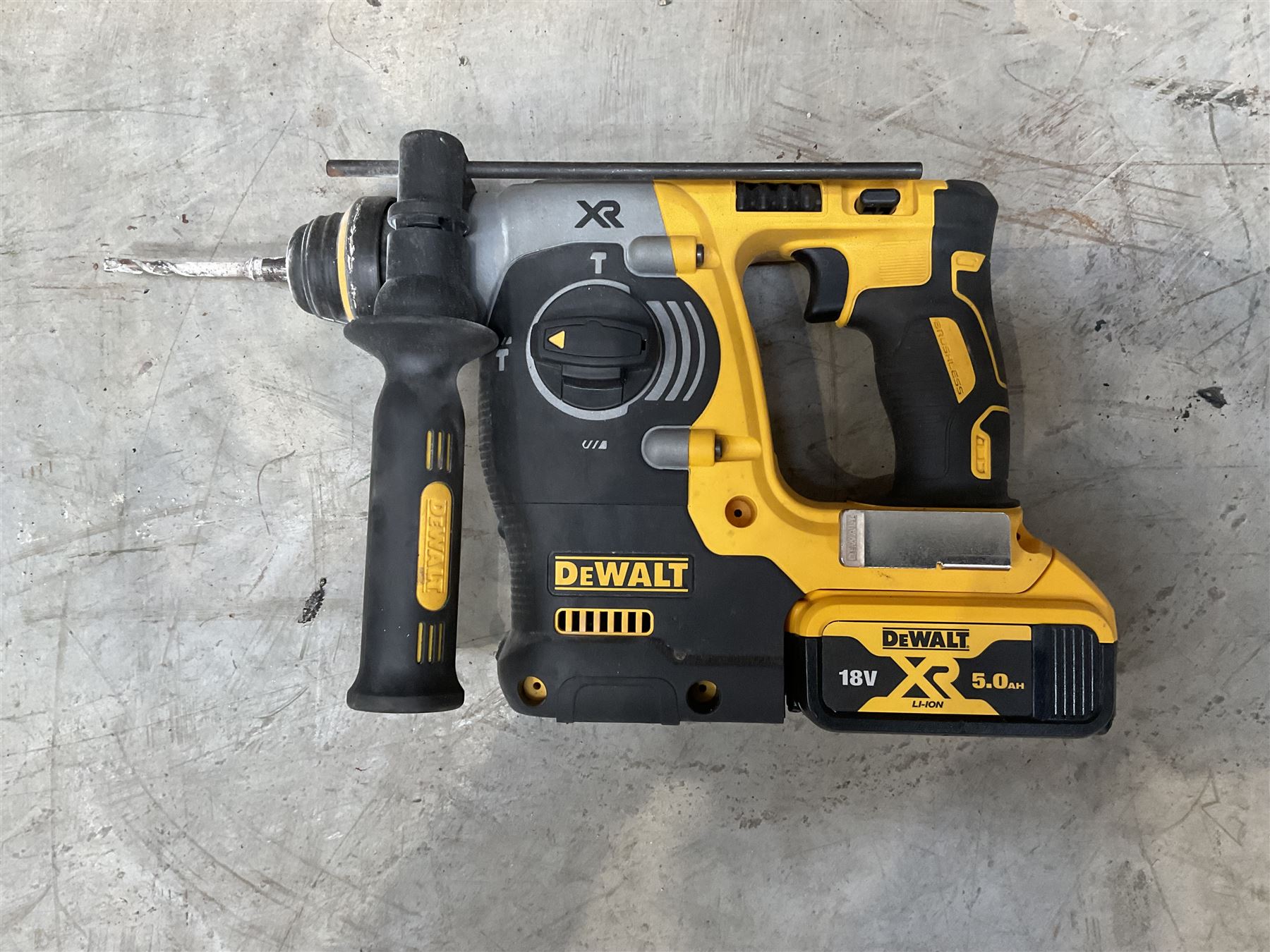 DeWalt DCH273 18V brushless hammer drill, with battery and charger