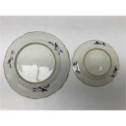 Graduated pair of 19th century Chinese plates, largest D22cm
