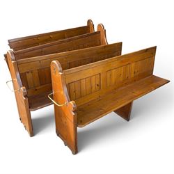 Set of four early 20th century single-ended stained pine ecclesiastical church pews, the shaped end support flanking slatted and panelled back