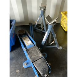 Sealy axle stands and Chicago trolley jack - THIS LOT IS TO BE COLLECTED BY APPOINTMENT FROM DUGGLEBY STORAGE, GREAT HILL, EASTFIELD, SCARBOROUGH, YO11 3TX