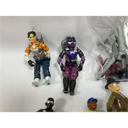 Group of twenty nine G.I.Joe 1980s mini figures, along with further unassociated miniature figures and accessories 