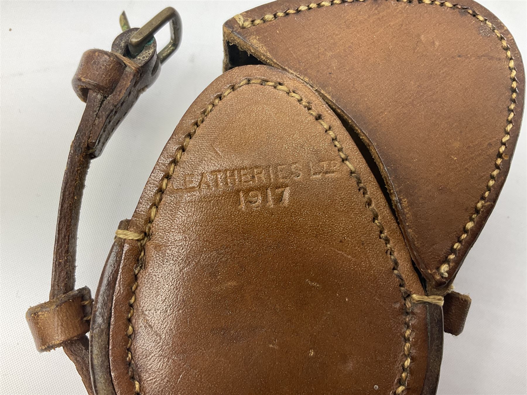 WW1 verner's pattern brass cased marching compass inscribed F-L No.74469 1917; in leather carrying case impressed W. Huddlestone Leatheries Ltd. 1917
