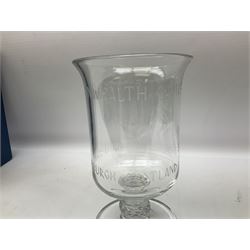 Edinburgh Crystal British Commonwealth Games 1970 goblet vase
Edinburgh crystal goblet vase commemorating the British Commonwealth Games 1970, designed by David Hammond, engraved by F.Lonie, no.37 of 50, with box, H23cm