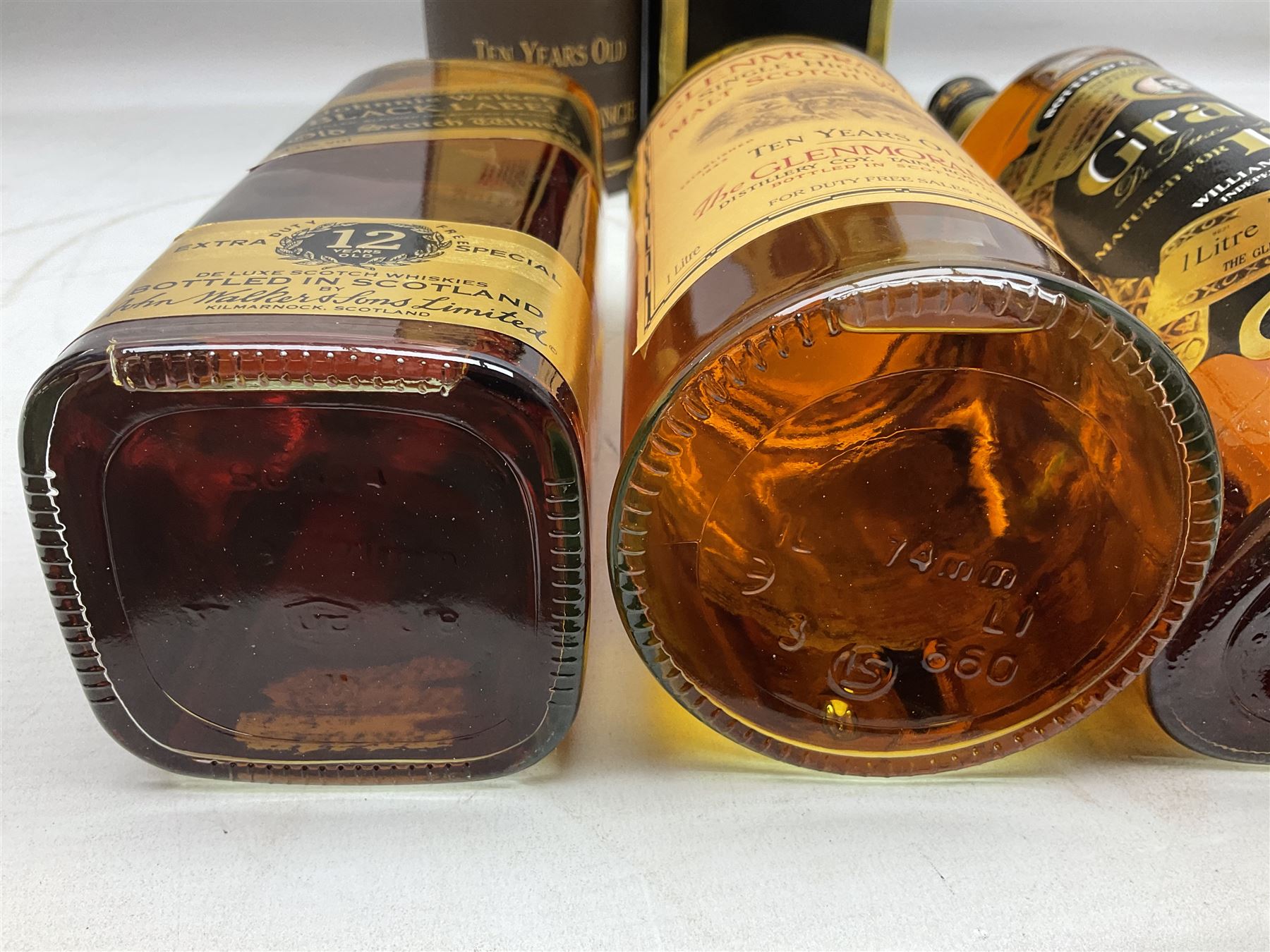 Glenmorangie, ten year old Scotch whisky, 1 litre 43% vol, Grant's twelve year old Scotch whisky 1 litre, 43 G.L and Johnnie Walker Black Label, twelve year old Scotch whisky, 1 litre 43% vol, all boxed (3)