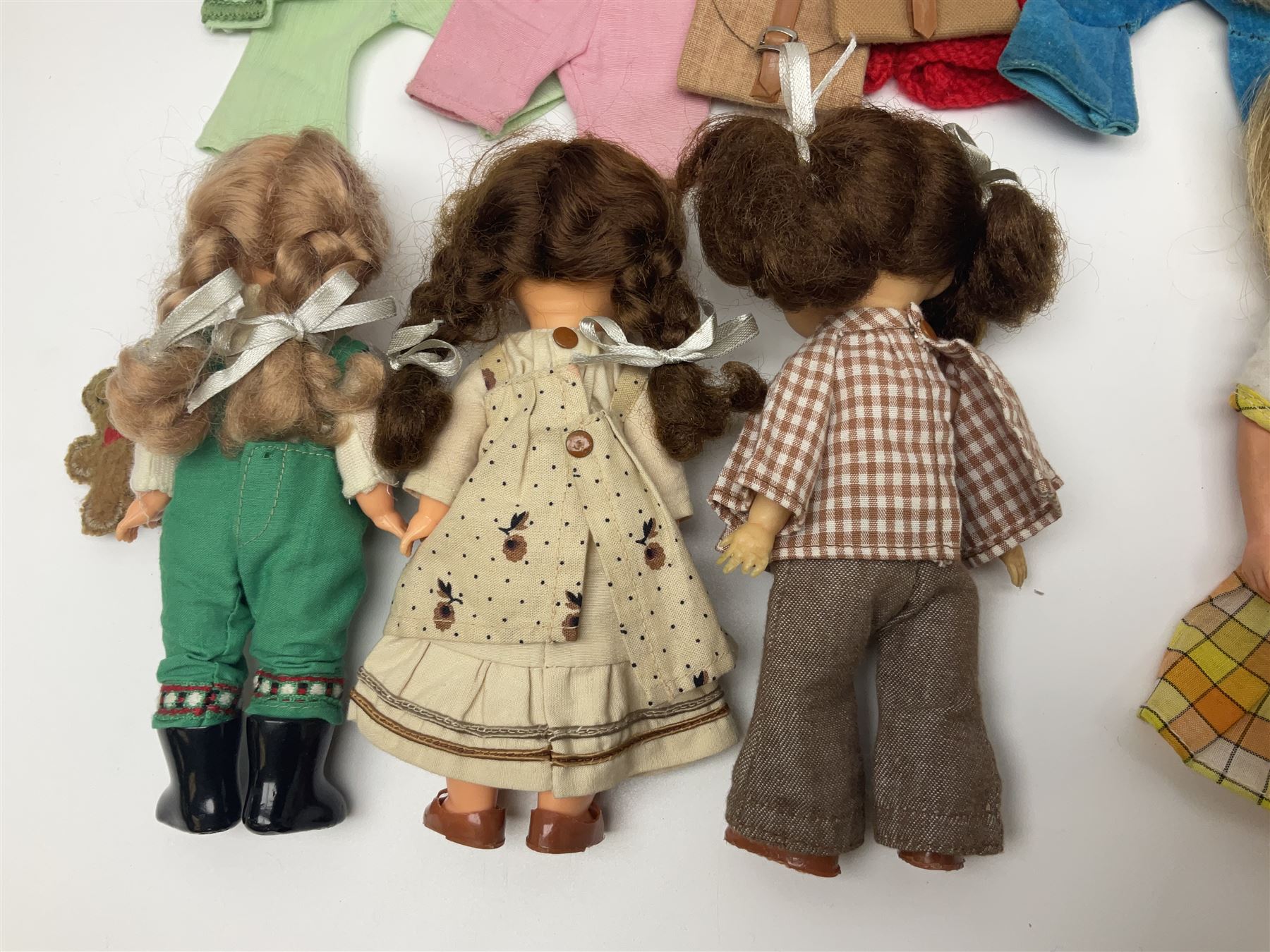 Six fashion dolls by Amanda Jane, Sindy and Barbie with various outfits, clothing and footwear