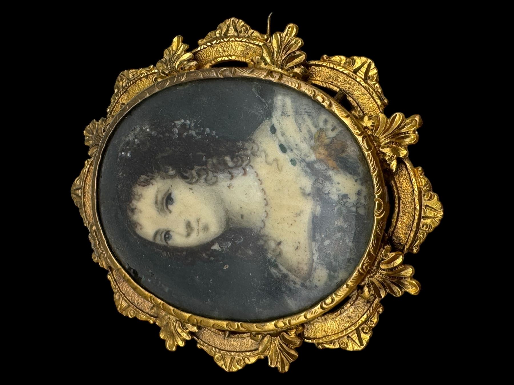 14ct gold locket set with diamond, 9ct gold jewellery including locket, brooch and stone set cluster ring, silver jewellery including enamelled Victoria silver crown pendant necklace, apple pendant, cameo brooch, portrait brooch, etc