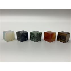 Fifteen cube mineral specimens, each cut and polished to highlight natural formations, including tiger eye, black obsidian, green aventurine, rose quartz, opalite, rhodonite etc, H2cm 