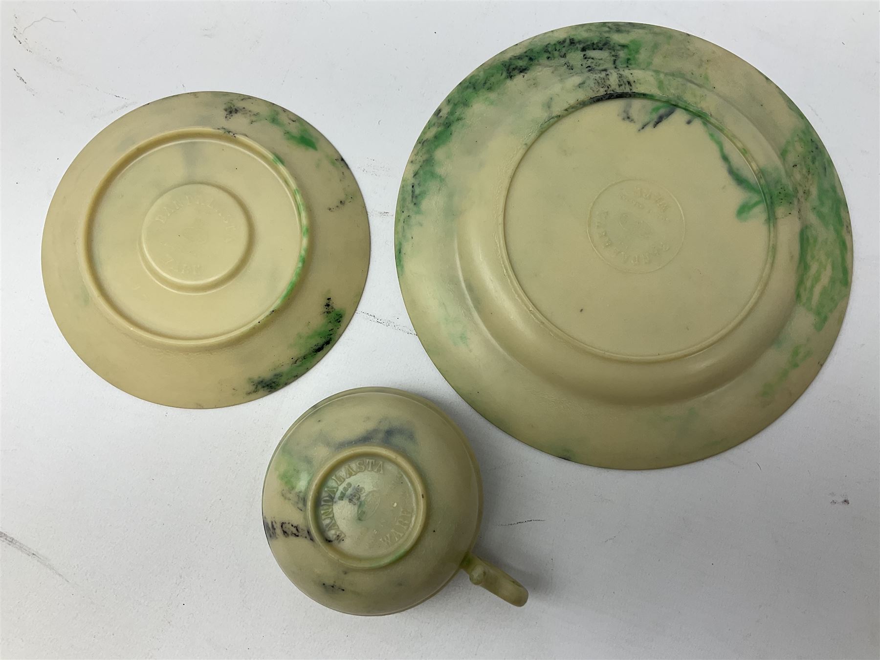 Collection of Bakelite to include Ormond hair dryer, 1930a Prettywell inkstand, Bandalasta marbled green teacup trio, two Sirram cups and saucers, Diadam Linga Longa etc