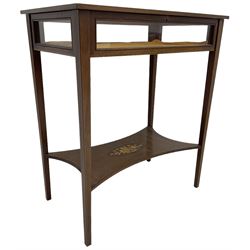 Edwardian Revival inlaid mahogany bijouterie display table, hinged bevel glazed lid within mahogany frame with satinwood band, on square tapering supports united by undertier inlaid with flowers 