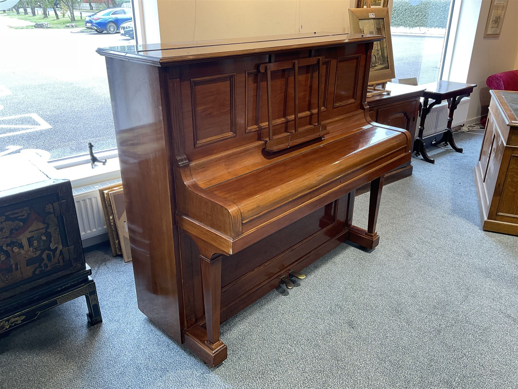 Bluthner of Leipzig - Early 20th century overstrung upright piano, serial number 79496 (1910), in a mahogany case with three front case panels and folding music desk, with 85 keys (seven octaves) underdamper action, original hammers, stringing, tuning pins, dampers and felts, with sostenuto and sustain pedals. Julius Bluthner was considered to be one of the the best makers of German upright pianos in the early 20th century both for tone quality and build. 

This item has been registered for sale under Section 10 of the APHA Ivory Act.
