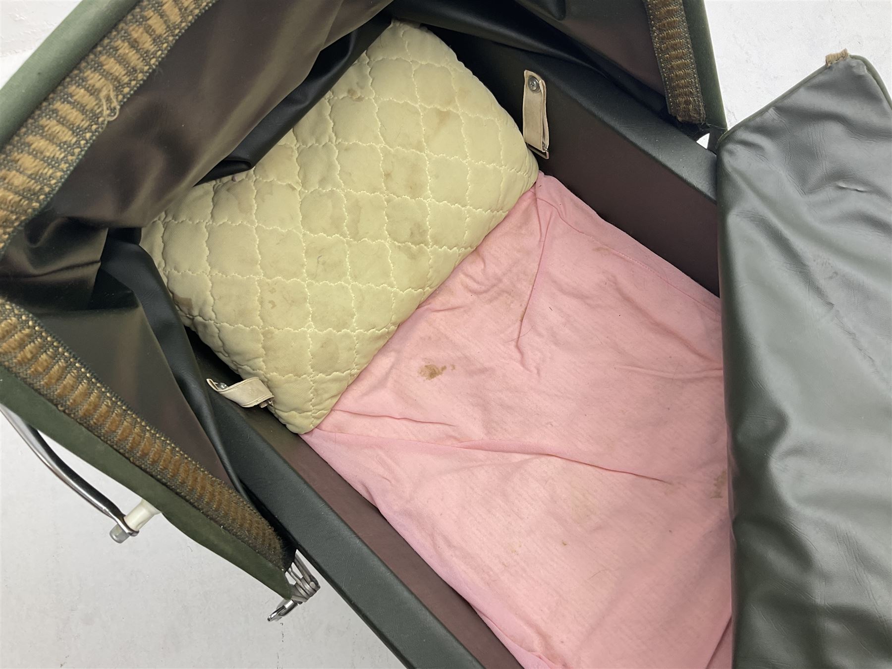 Silver Cross coach-built doll's pram with green fold-down hood and cover, sprung tubular frame, chrome and white handle, four spoked wheels with brake, mattress, pillow and bedding L97cm