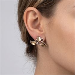 Brett Payne pair of silver and 9ct gold fruiting vine earrings, each stud with twisted silver vine and 9ct gold leaves, Sheffield 1998