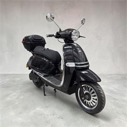 Sakura JS2A - 4000W electric scooter (125cc equivalent), 2 Miles, LL70 NFZ