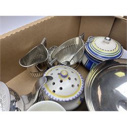 Assorted items, to include silver plated teapot, silver plated twin handled open sucrier and matching milk jug, silver plated berry spoon, small group of Wedgwood Jasperware, etc., in one box 
