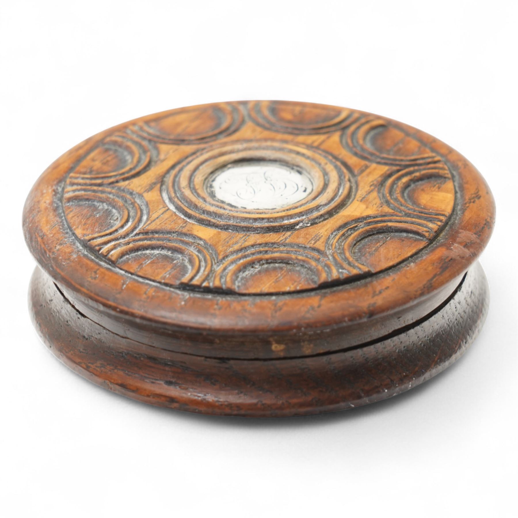 Salvaged oak snuff box, formed from a York Minster pillar, with repeating semi-circular decoration, with white metal cartouche with engraved initials, W9cm