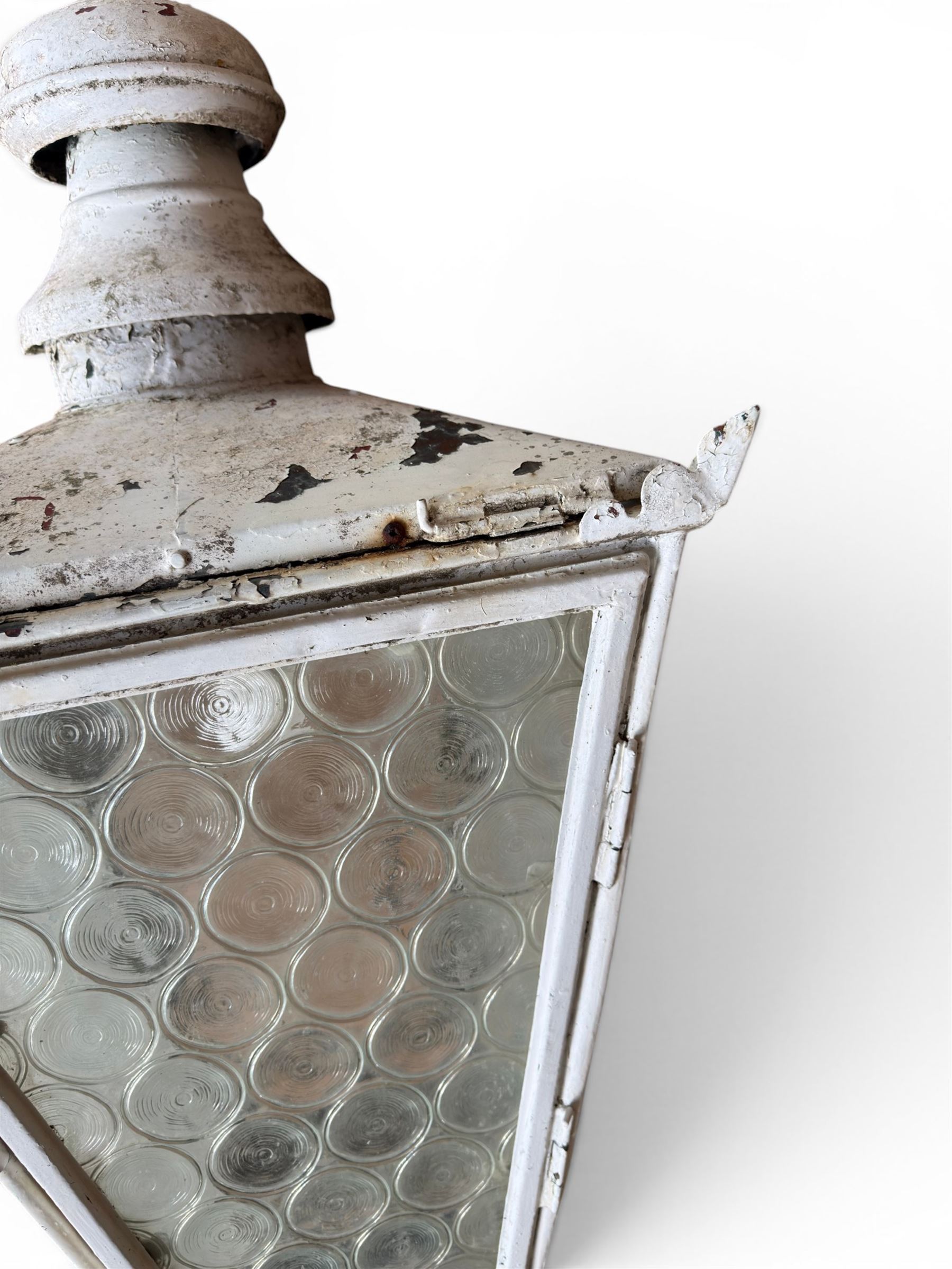 Foster & Pullen (Bradford est. 1896) - Good pair of late 19th century copper coach house or street lamps, painted in rustic white finish, with iron corner brackets, one with clear glass, the other with ring mottled glass, both converted to electricity, height with bracket 150cm