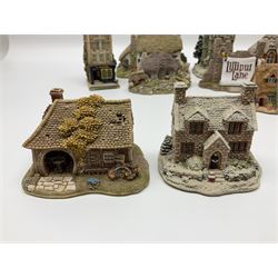 Fourteen Lilliput lane models, to include Eriskay Croft, Little Smithy, Gulliver's Gate, Kerry Lodge, Eamont Lodge etc, all with original boxes and some with deeds (14) 