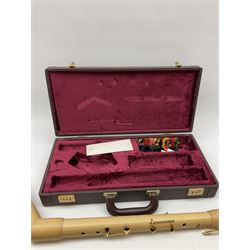 Moeck Flauto Leggero 253LK Knickbass Barock four-piece maple recorder with angled neck piece, cased.