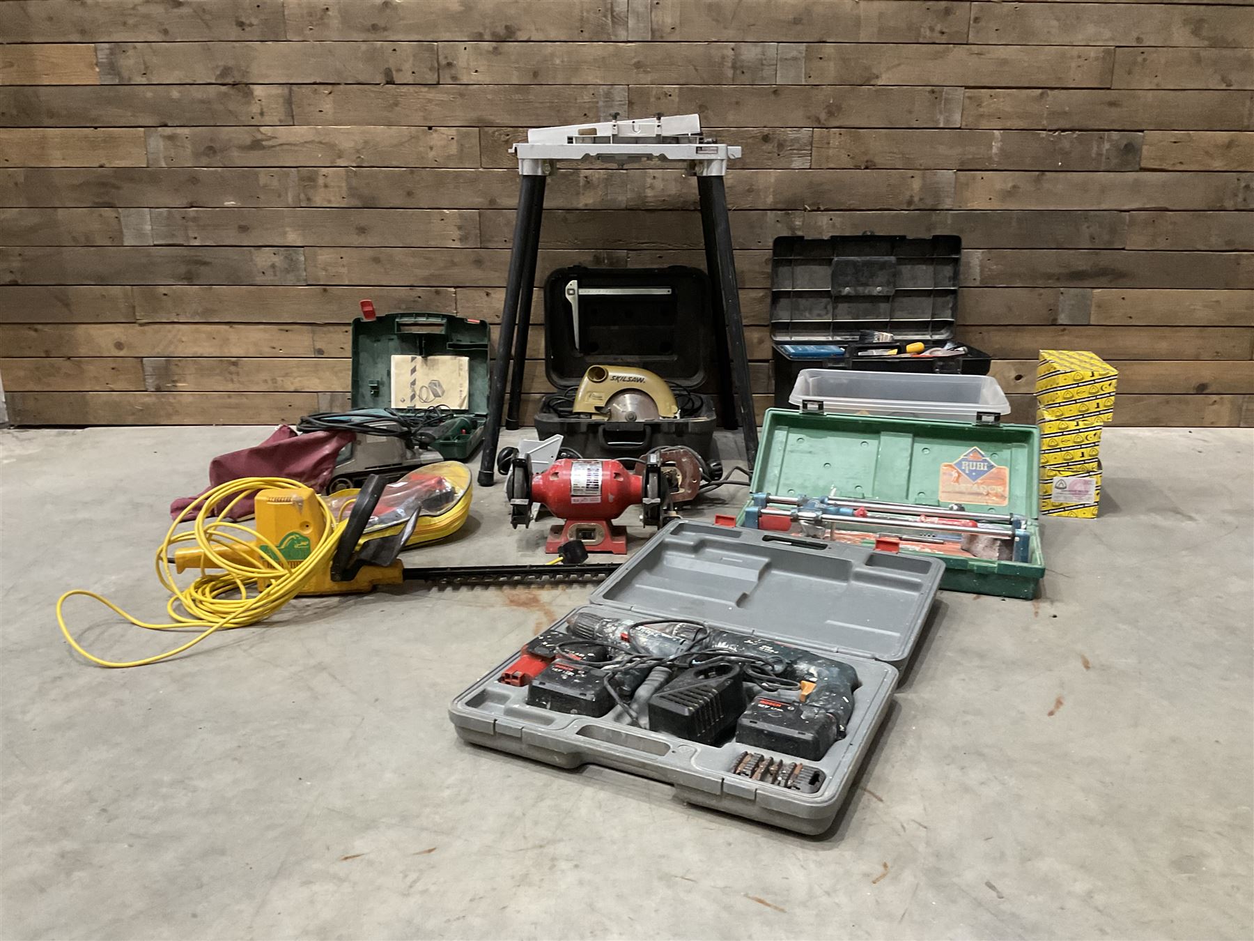 A quantity of power and hand tools including Skilsaw Classic circular saw, Makita 9401 belt sander, Bosch POF 52 router etc