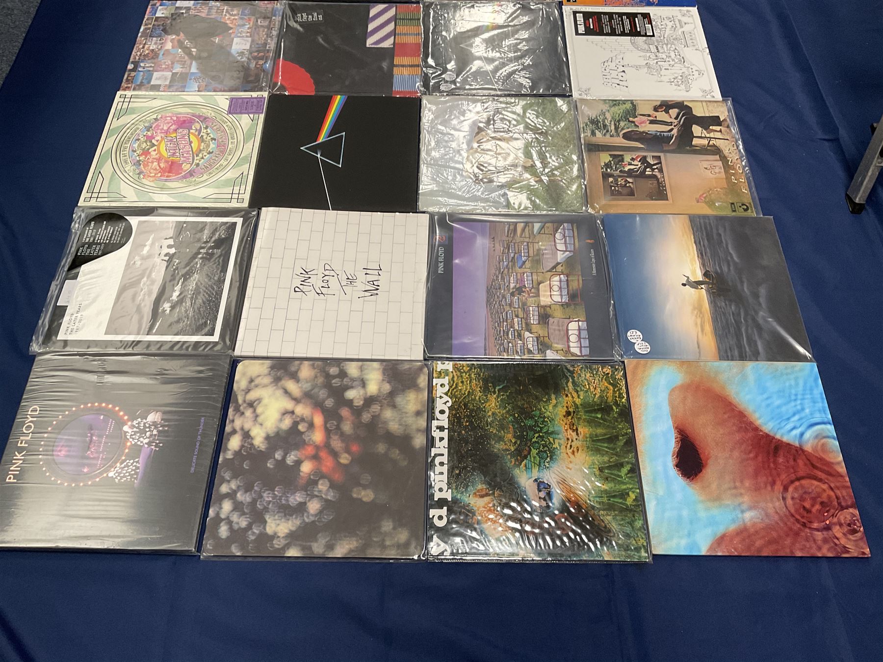 Pink Floyd vinyl LPs including 'Delicate Sound of Thunder', 'Relics', 'A Momentary Lapse of Reason', 'The Wall', 'Wish You Were Here' etc (20)