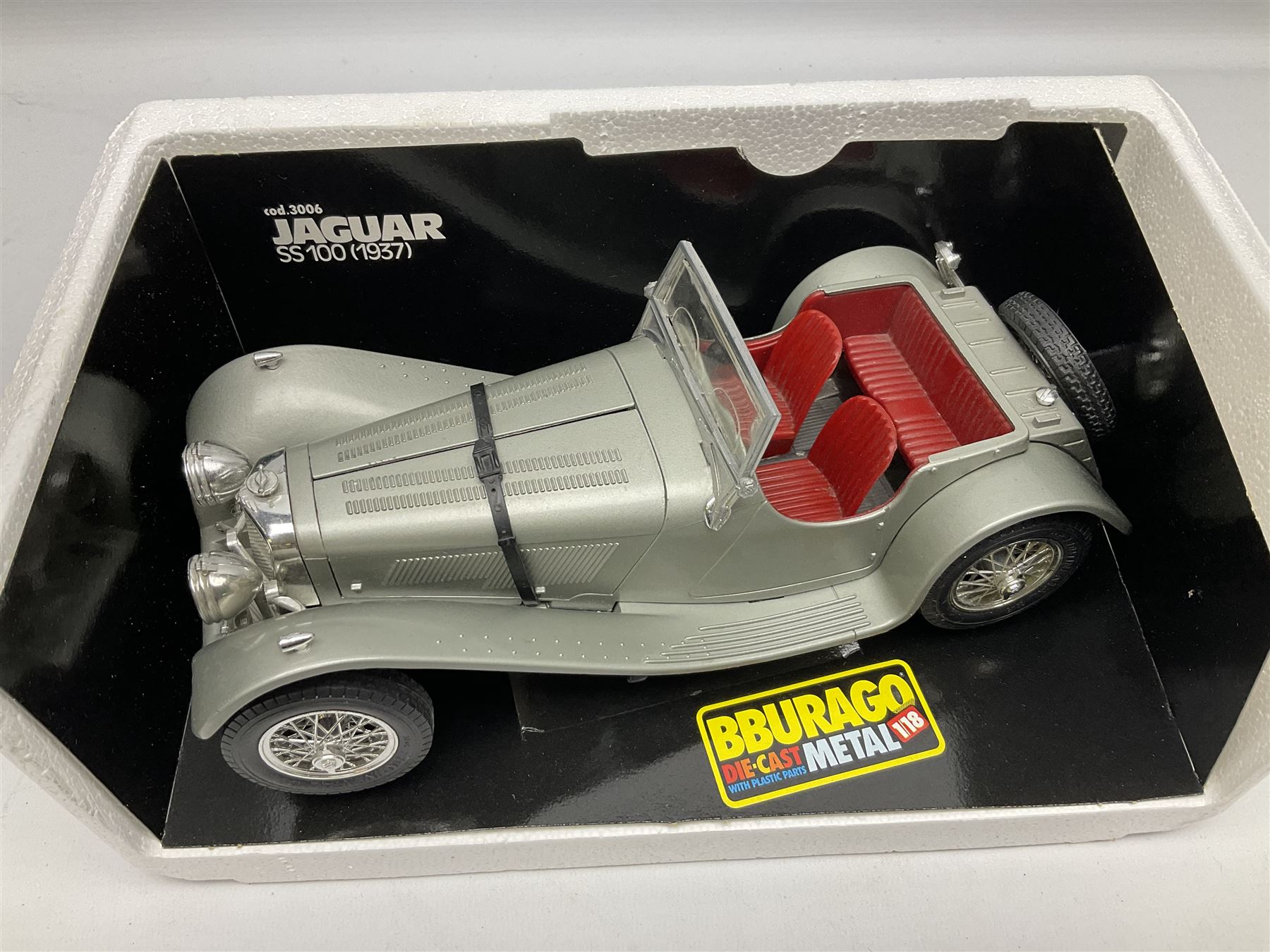 Bburago - five 1:18/1:22 scale models comprising Jaguar | Toys 