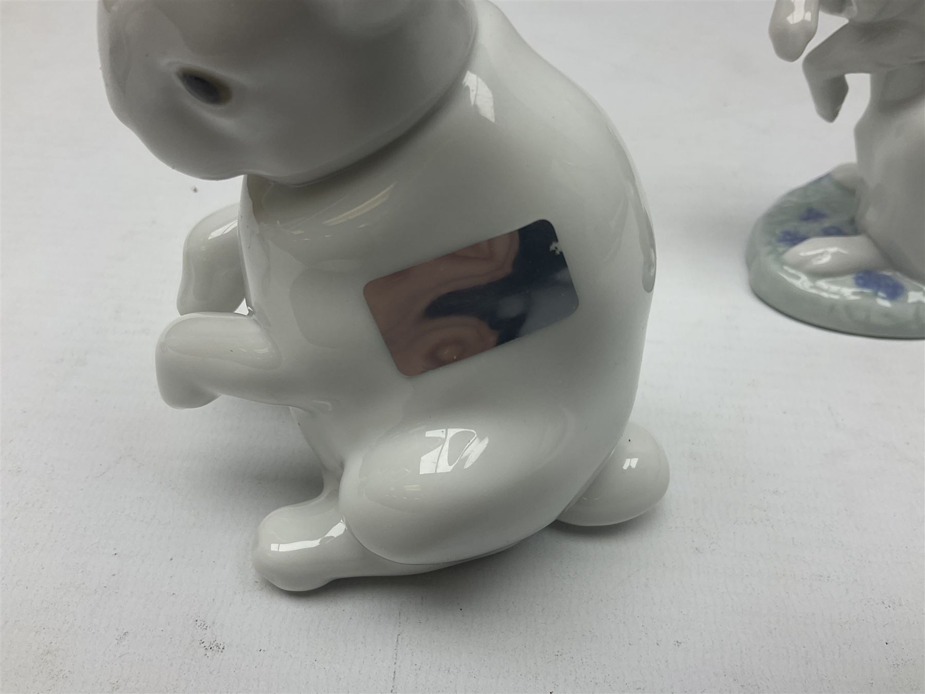 Four Lladro rabbit figures, comprising, Hippity Hop no 5886, Sitting Bunny no 5907, Washing up no 5887, and Rabbit Eating no 4773, largest example 14cm  