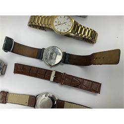 Seiko 5 automatic wristwatch Cal. 7009A, black dial with day-date aperture, Seiko Kinetic auto relay wristwatch and four other watches (6)