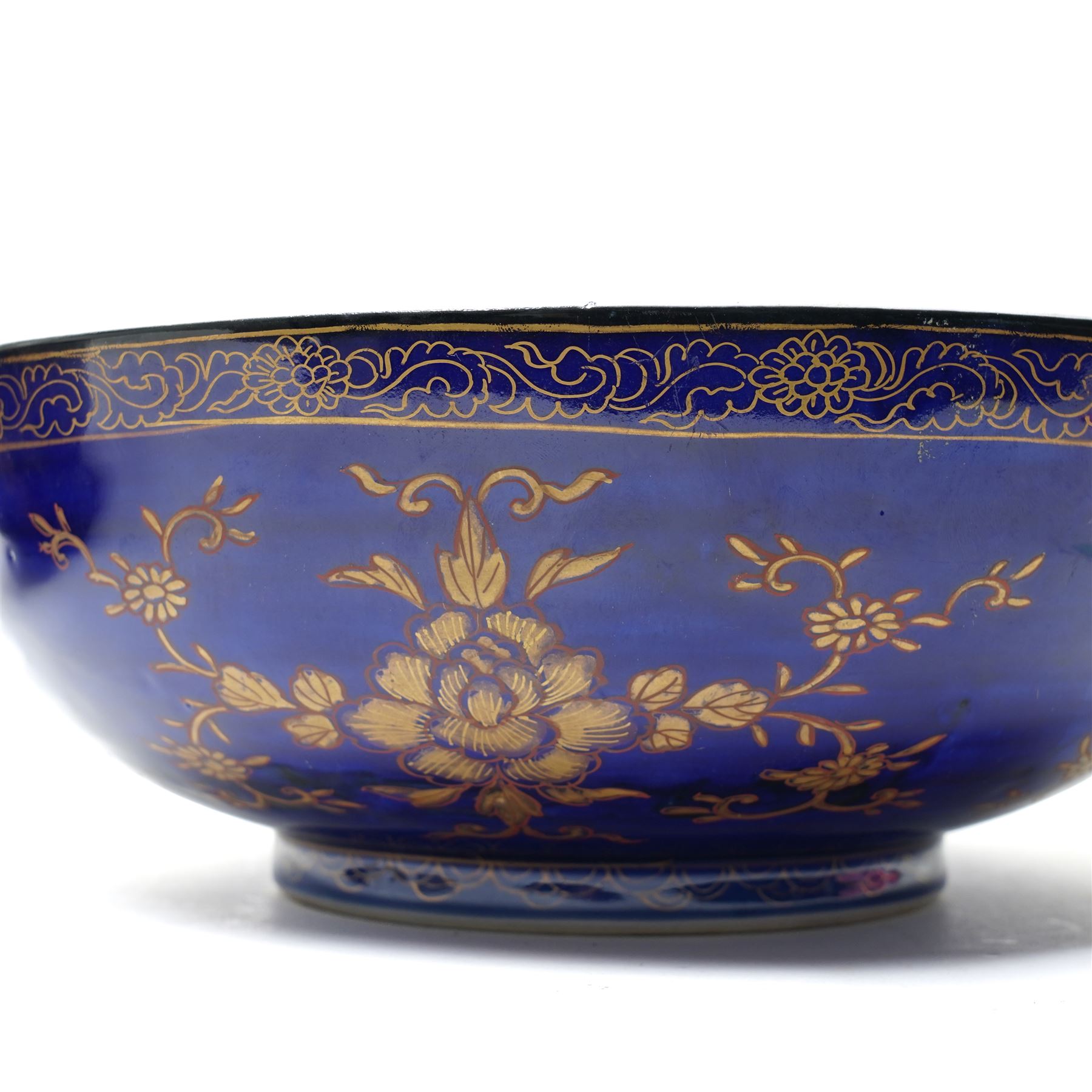 Pair of 19th century Samson of Paris bowl decorated in gilt with flowers and trailing leaves on a dark blue ground, the interior of one with a Japanese flower and the other with a floral spray D26cm 
Provenance: property of a Nobleman
