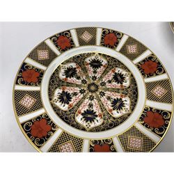 Pair of Royal Crown Derby plates, 1128 Old Imari pattern, D22cm 