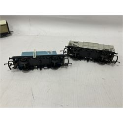 Hornby/Tri-Ang ‘00’ gauge - eight various coaches and eighteen goods wagons; all unboxed (26)