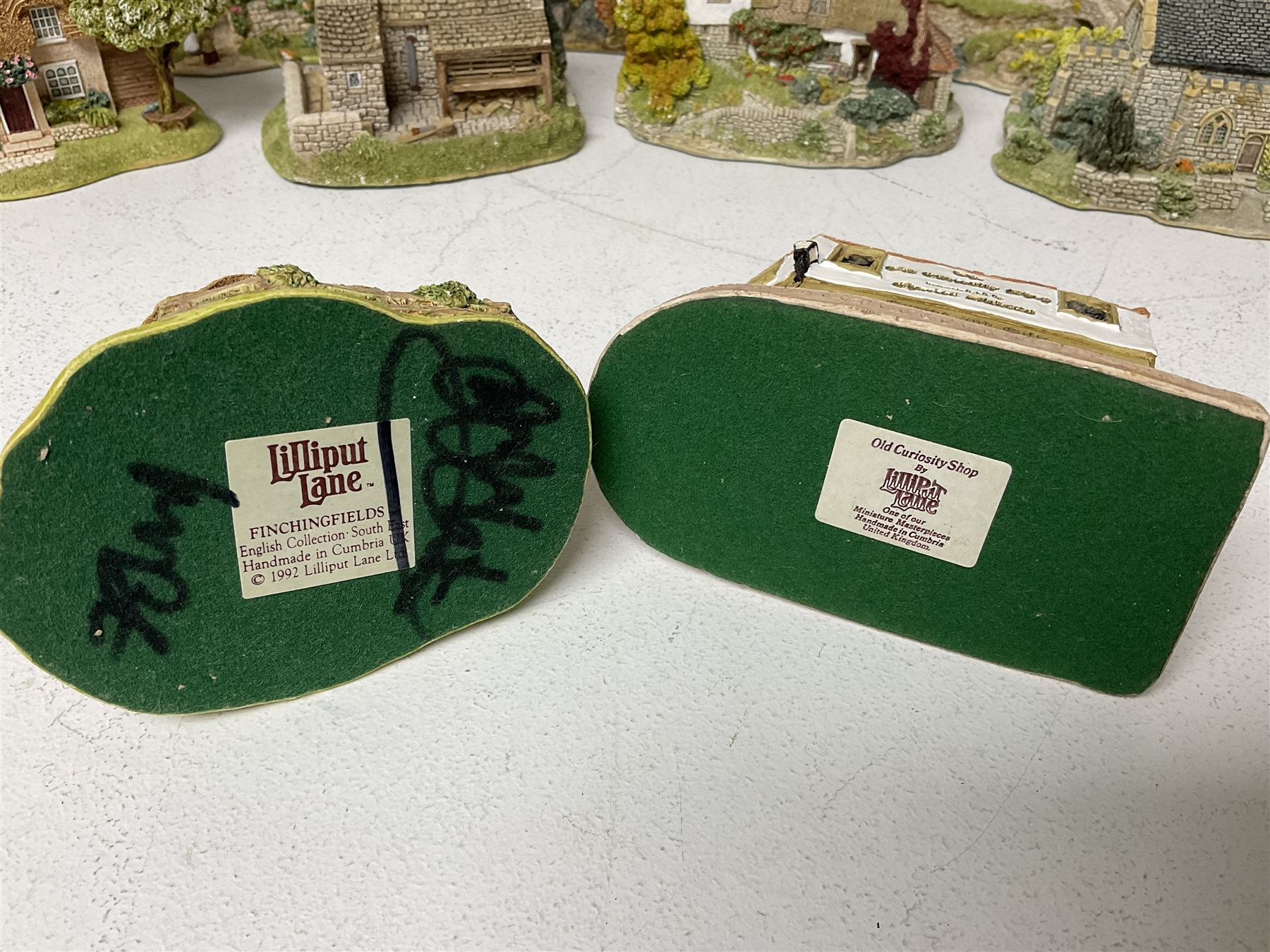 Nineteen Lilliput Lane models, including Dove Tails, Birdlip Bottom, Smallest Inn, Gossip Gate and Beehive Cottage, all with deeds and original boxes (19)