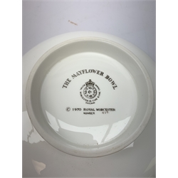 A limited edition Royal Worcester Mayflower commemorative bowl, no 419, D26cm, with framed certificate and box (box a/f).   