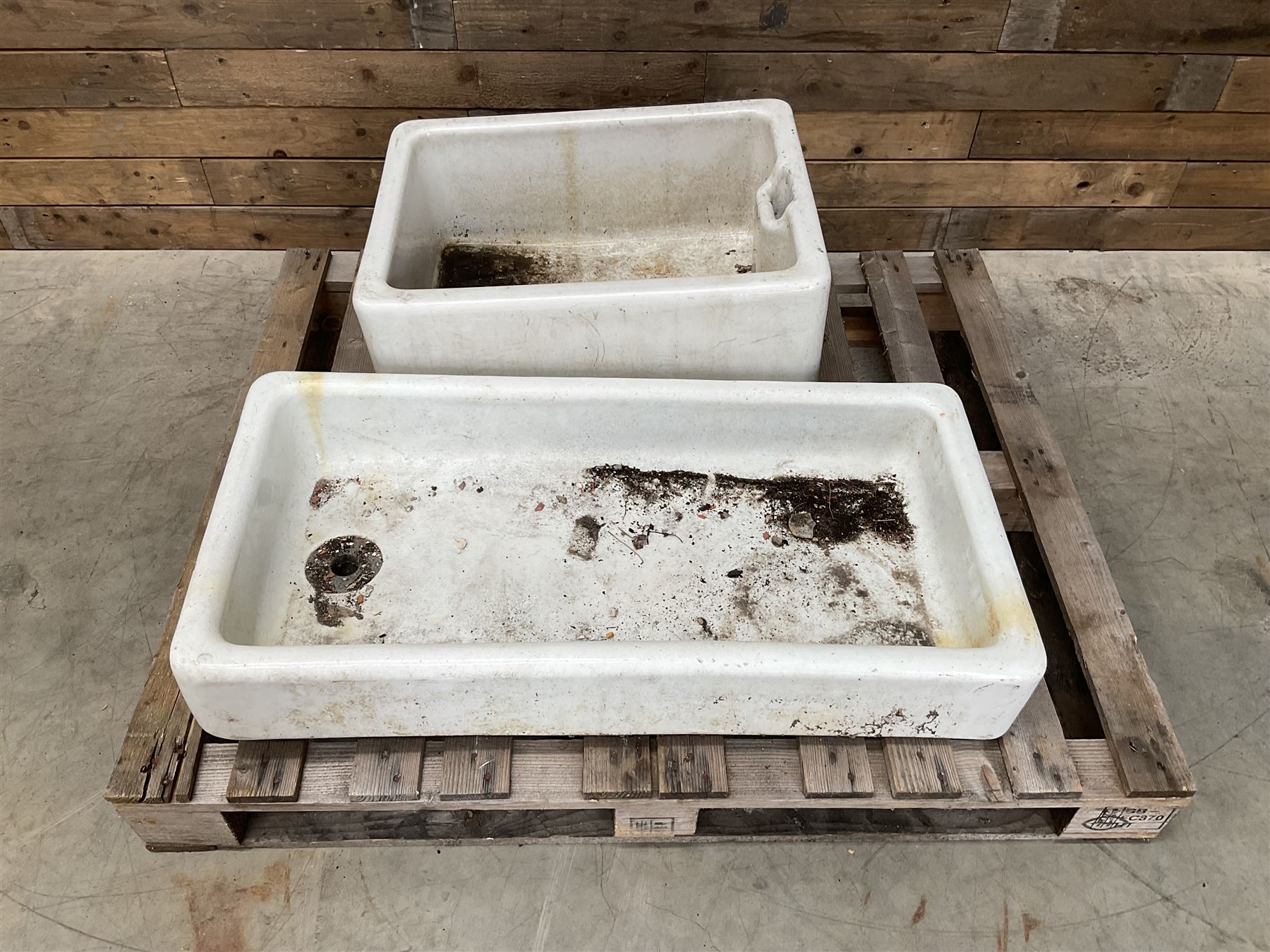 Rectangular shallow Belfast sink (W91cm, D46cm, H16cm) and another Belfast sink (W62cm, D46cm, H26cm)