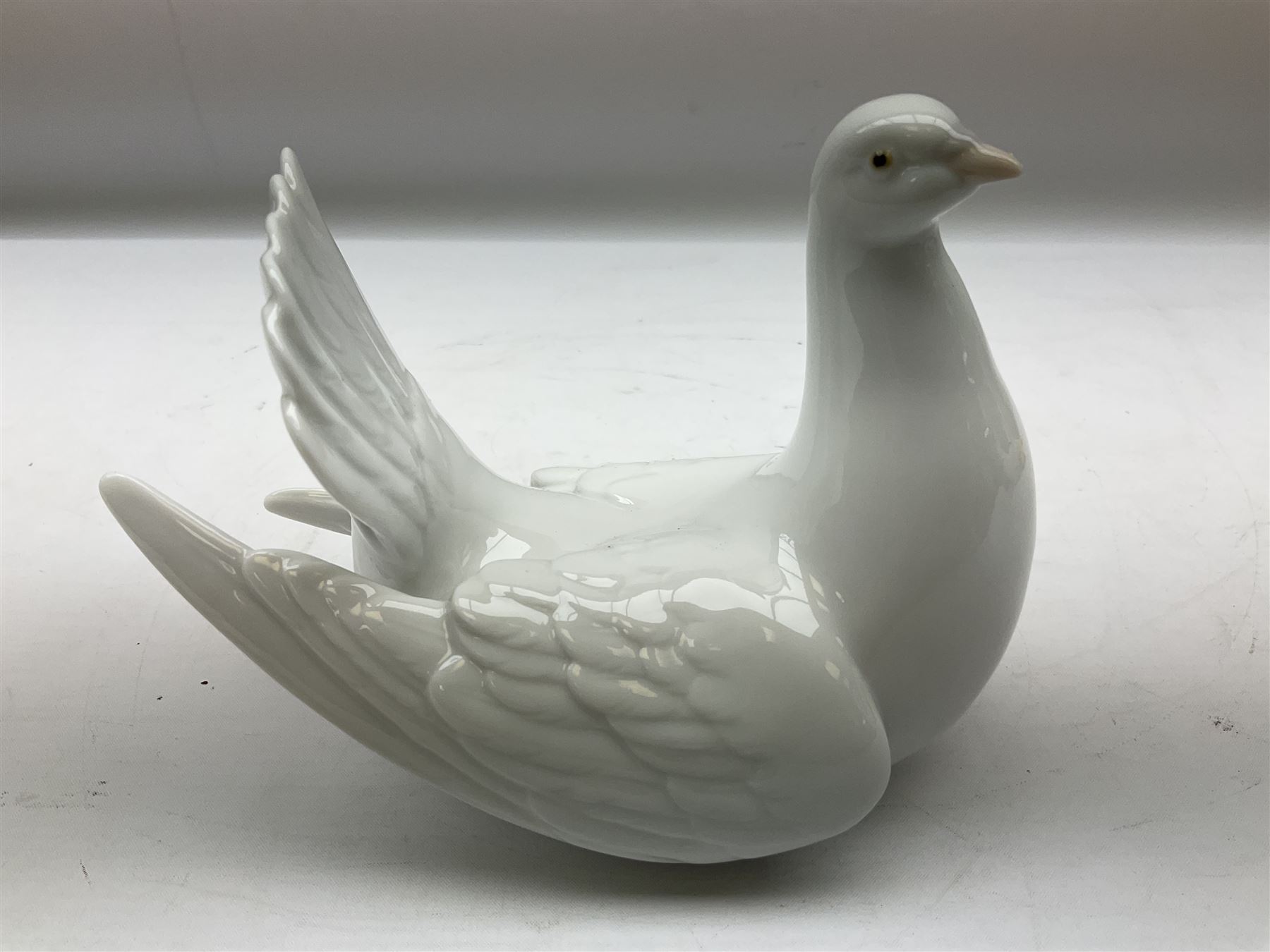 Four Lladro dove figures, comprising Taking Flight no 6288, Dove no 1015, Proud Dove no 6290 and Peaceful Dove no 6289, all with original boxes, largest example H20.5cm 