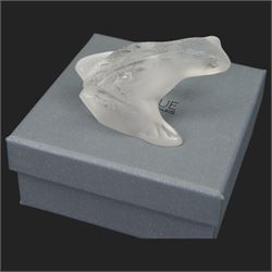 Lalique small glass frog, signed to base, with original box, H3cm
