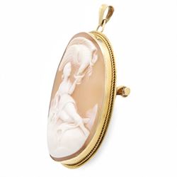 Early 20th century gold cameo pendant / brooch, depicting depicting Hebe, the goddess of youth, feeding Zeus's eagle