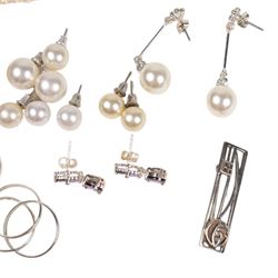 9ct gold cameo brooch, hallmarked, silver jewellery including rings and brooch, cultured pearl necklace and costume jewellery