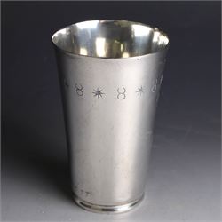 Mid 20th century silver christening beaker, with engraved initial R and star border, hallmarked Sheffield 1958, maker's mark KF over AL, H11cm