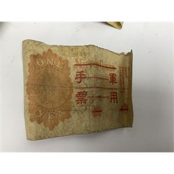 Great British and World coins and banknotes, including United Kingdom 1985 brilliant uncirculated coin collection, two 1995 brilliant uncirculated two pound coins in card folders, commemorative crowns, King George VI 1951 Festival of Britain crowns in card cases, United States of America 1964 Kennedy half dollar, two Switzerland 1966 five franc coins, five German 1972 commemorative coins, Euro banknotes, Bank of England Somerset one pound 'DU27', Japanese banknotes etc